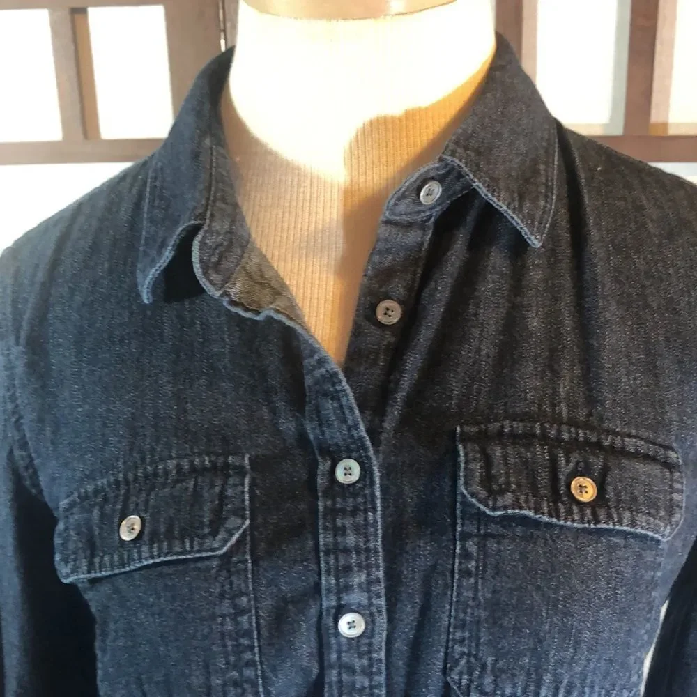 Talbots Denim Chambray Shirt 8P/ Cotton/ Long Roll Tab Sleeve/ Round Hem Pocket - Picture 2 of 11
